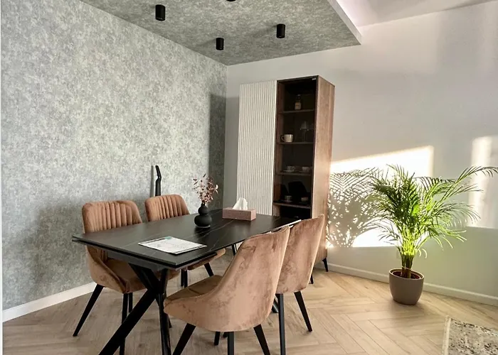 Lakeside Apartment *